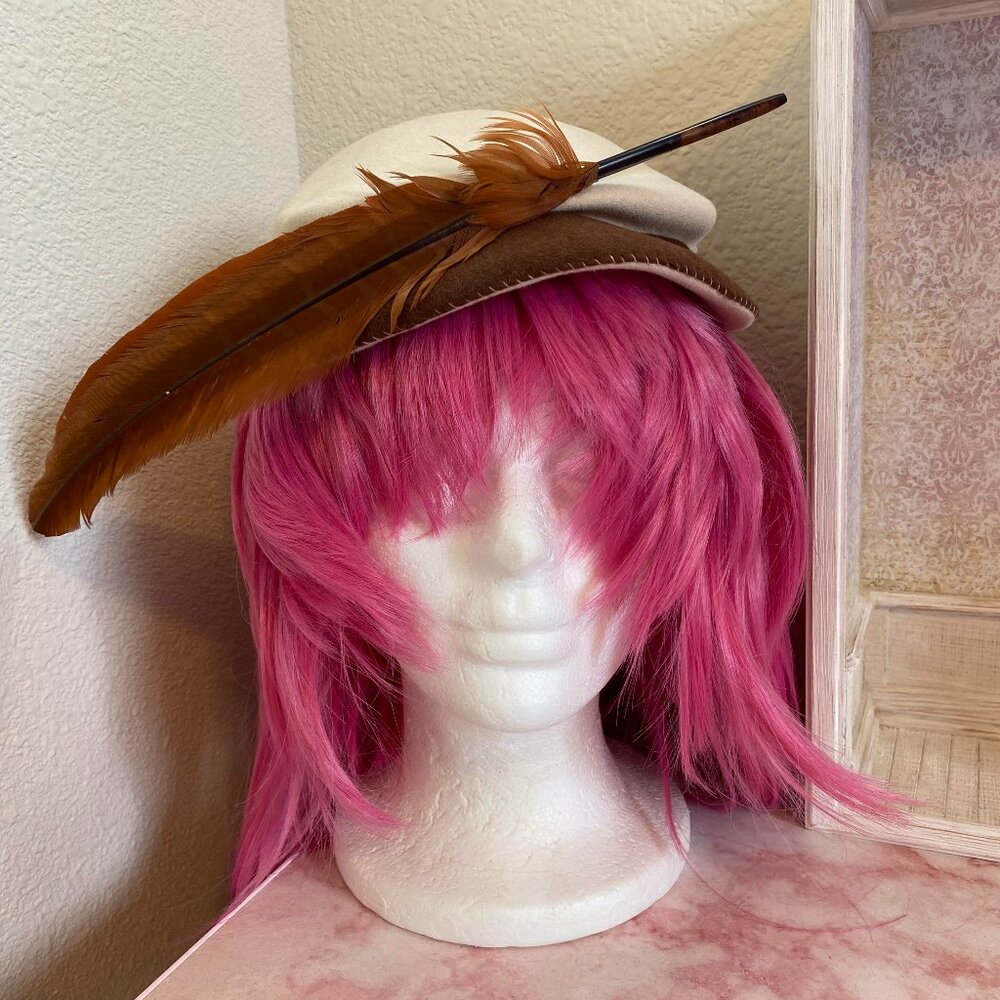 1950s Bullock's Pasadena Collegienne Felt Hat With Feather